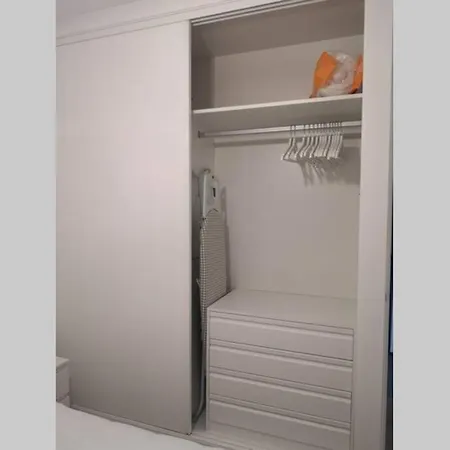 Piso Moderno Con Garaje En El Centro De Apartamento