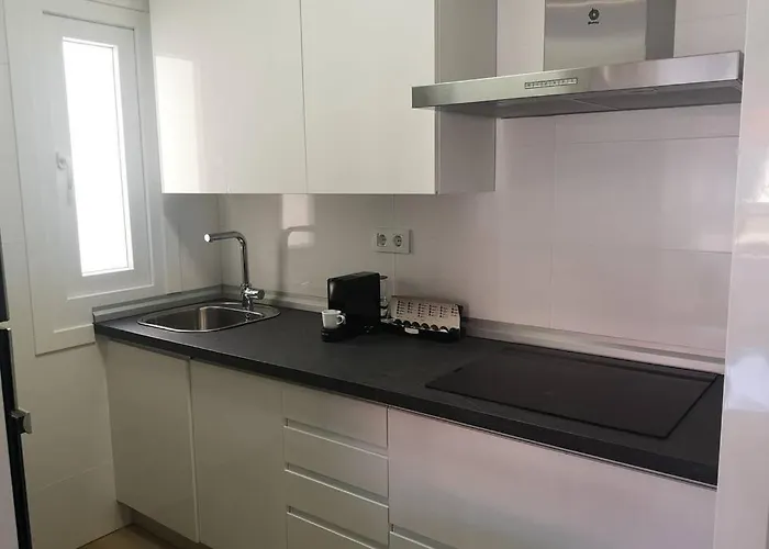 Daire Piso Moderno Con Garaje En El Centro De *