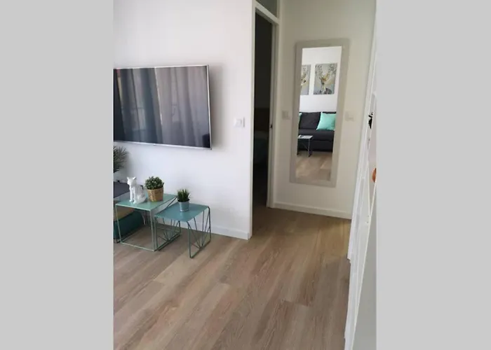 Piso Moderno Con Garaje En El Centro De Daire Vigo