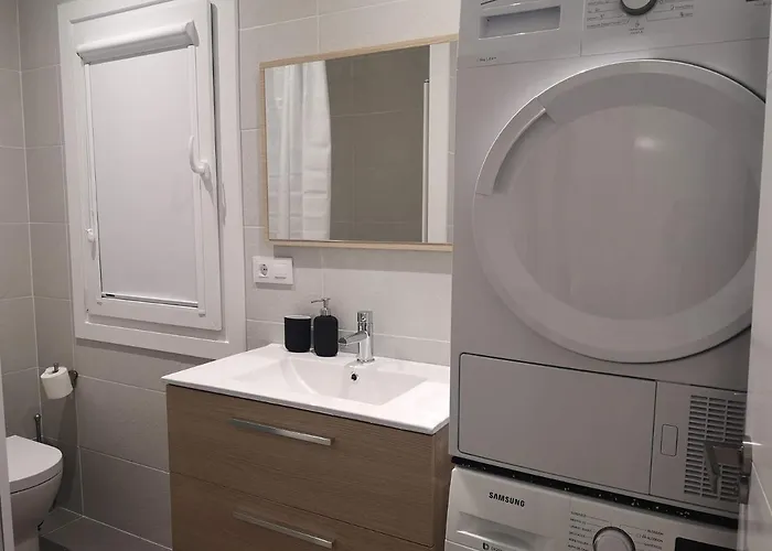 Piso Moderno Con Garaje En El Centro De *